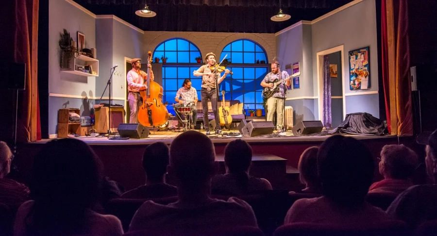 Victoria by the Sea - Image 1